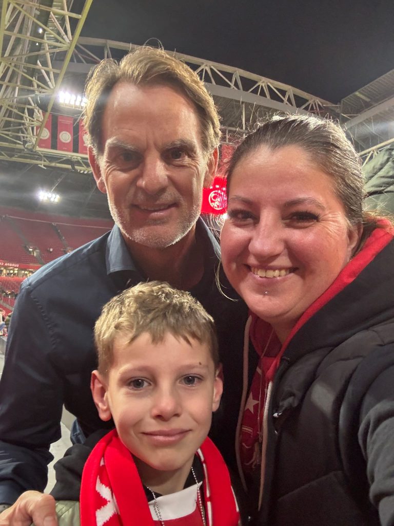 Djayden en Priscilla met Ronald de Boer